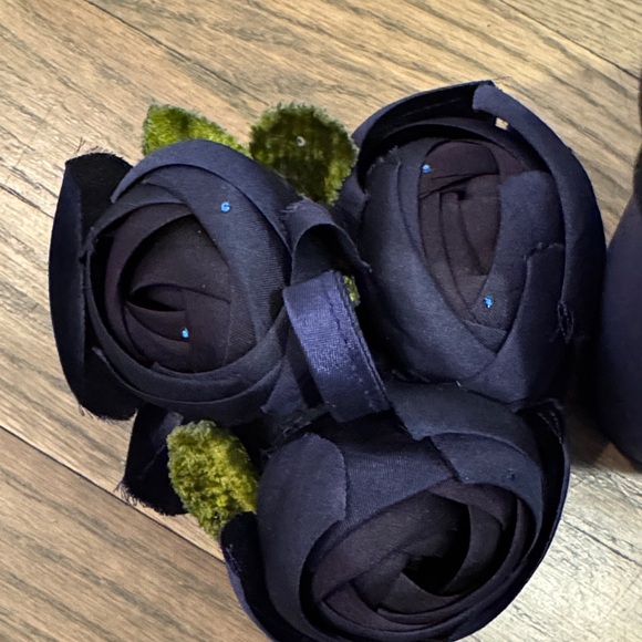 Lulu Guinness Navy Floral Wristlet - Picture 7 of 11